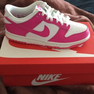 NIKE DUNK LOW white/Fushia Laser